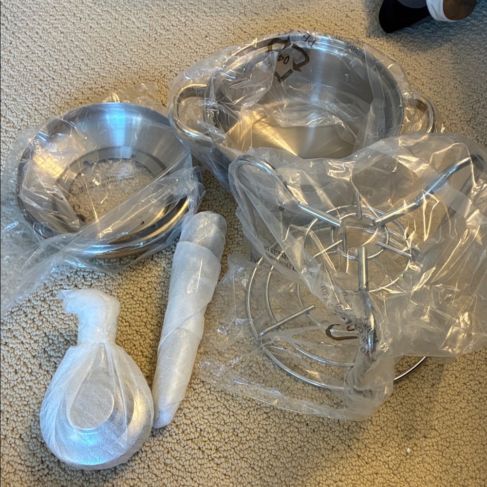 Tools of the Trade Stainless Steel Fondu Set. New never used. Sans box.